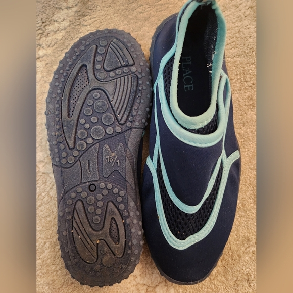 Childrens Place Blue Water Shoes Size 13/1 - Picture 2 of 3